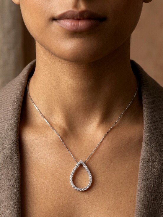 Jewelry - Silver Teardrop Pendant & Chain Necklace 18"